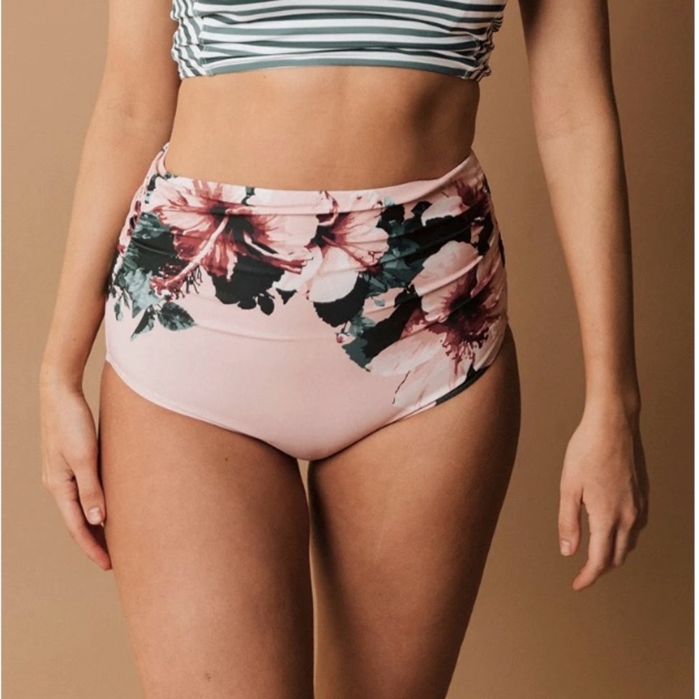 Albion fit high waisted rouched bikini bottoms small